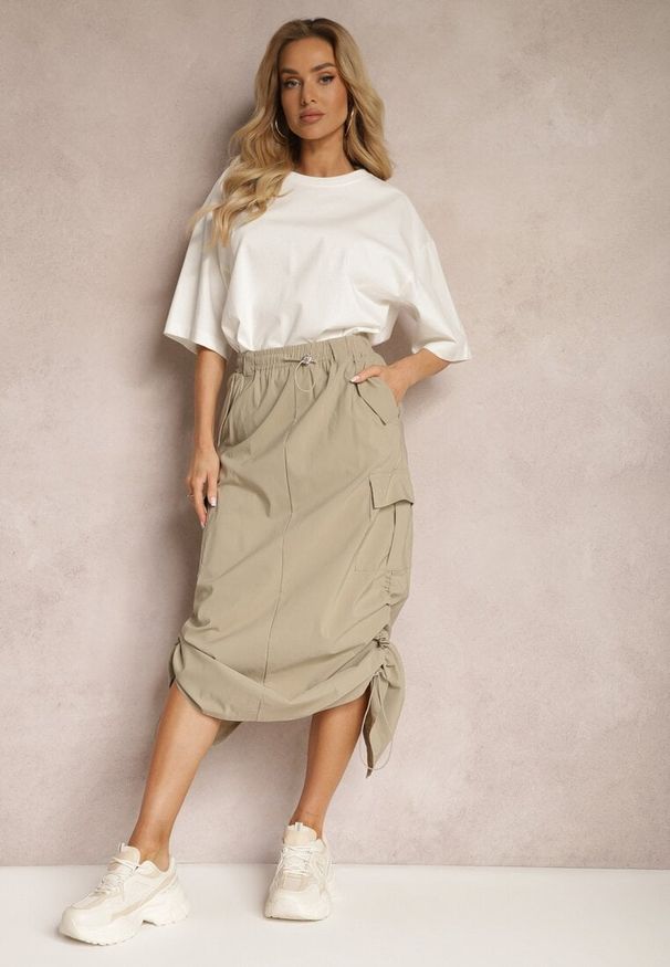 Renee - Beżowa Spódnica ze Ściąganym Dołem ze Stoperami i Kieszeniami Lariena. Okazja: na co dzień. Kolor: beżowy. Materiał: tkanina. Styl: casual