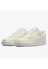 Buty Sportowe Damskie Nike W Court Vision Lo NN. Okazja: na co dzień. Kolor: beżowy, żółty. Materiał: skóra. Model: Nike Court. Sport: turystyka piesza