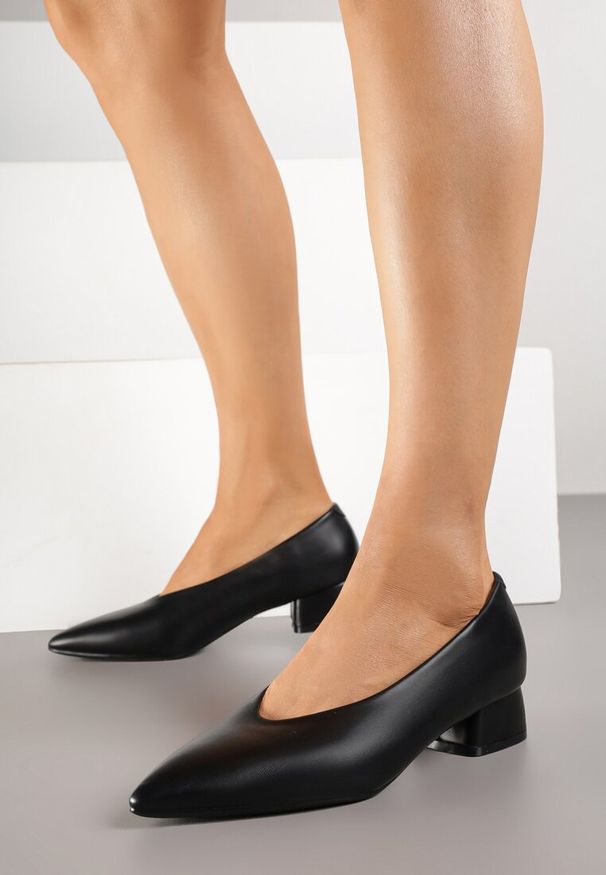 Renee - Czarne Czółenka na Słupku Vices ze Skórzaną Wkładką Alinire. Kolor: czarny. Materiał: skóra. Obcas: na słupku. Styl: elegancki