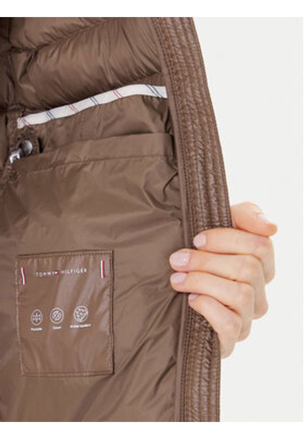 TOMMY HILFIGER - Tommy Hilfiger Kurtka puchowa WW0WW46788 Brązowy Regular Fit. Kolor: brązowy. Materiał: syntetyk