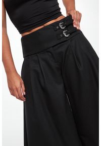 Versace Jeans Couture - Bermudy damskie wełniane VERSACE JEANS COUTURE. Materiał: wełna #4