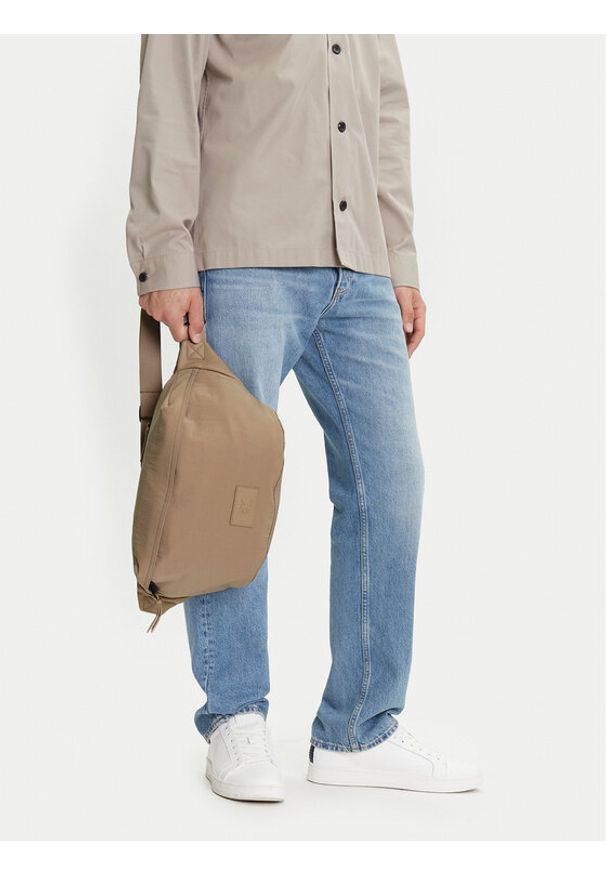 Calvin Klein Jeans Nerka Metro Oversized Waistbag Ny LV04G3088G Beżowy. Kolor: beżowy. Materiał: materiał