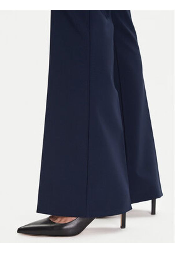 Rinascimento Spodnie materiałowe CFC0125318003 Granatowy Flare Fit. Kolor: niebieski. Materiał: syntetyk