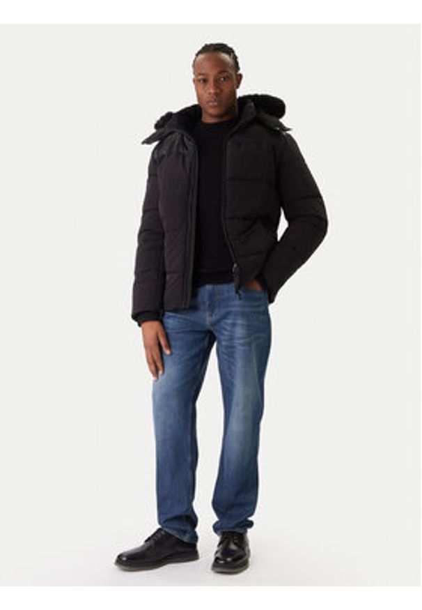 Guess Kurtka zimowa M5BL2A W2202 Czarny Regular Fit. Kolor: czarny. Materiał: syntetyk. Sezon: zima