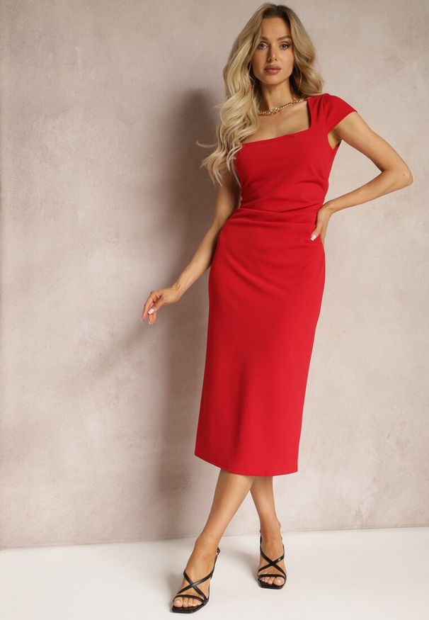 Renee - Czerwona Midi Sukienka z Kwadratowym Dekoltem Linerana. Okazja: na spacer. Typ kołnierza: dekolt kwadratowy. Kolor: czerwony. Długość: midi