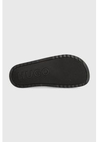 Hugo - HUGO klapki Match damskie kolor czarny. Kolor: czarny. Materiał: materiał, guma. Wzór: gładki. Obcas: na obcasie. Wysokość obcasa: niski