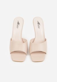 Renee - Beżowe Klapki na Szpilce Ozdobione Kwadratowym Noskiem Eudanassa. Okazja: na co dzień. Kolor: beżowy. Materiał: jeans. Wzór: aplikacja. Sezon: lato. Obcas: na szpilce. Styl: casual #5