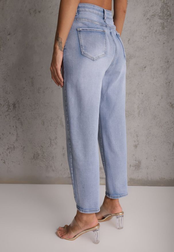 Renee - Niebieskie Basic Jeansy Mom z Bawełny Nemortia. Okazja: na co dzień. Stan: podwyższony. Kolor: niebieski. Styl: casual, vintage