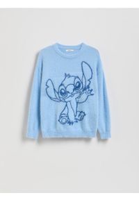 Reserved - Sweter Lilo i Stitch z wiskozą - jasnoniebieski. Kolor: niebieski. Materiał: wiskoza #1