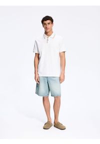 Reserved - Koszulka polo comfort fit - złamana biel. Typ kołnierza: polo. Materiał: bawełna, dzianina #1