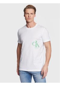 Calvin Klein Jeans T-Shirt J30J322875 Biały Regular Fit. Kolor: biały. Materiał: bawełna #1