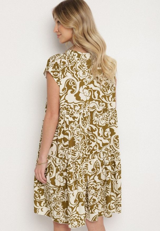 Born2be - Ciemnozielona Bawełniana Sukienka o Kroju Oversize w Ornamentny Wzór Izelona. Okazja: na co dzień. Kolor: zielony. Materiał: bawełna. Typ sukienki: oversize. Styl: klasyczny, casual