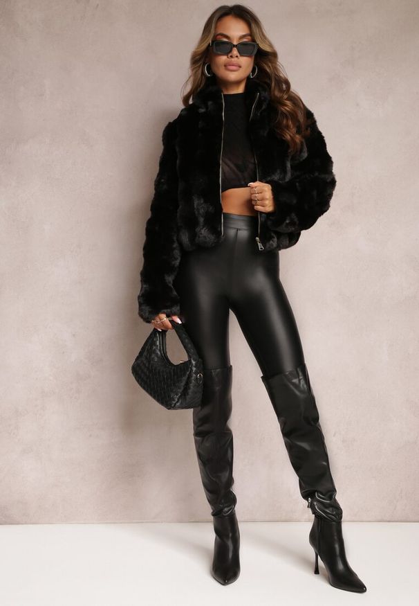 Renee - Czarna Kurtka z Futerka Zapinana na Zamek Craline. Kolor: czarny. Materiał: futro. Długość: krótkie. Styl: street