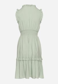 Born2be - Jasnozielona Sukienka z Wiskozą o Rozkloszowanym Kroju Bez Rękawów Folerose. Typ kołnierza: dekolt w serek. Kolor: zielony. Materiał: wiskoza. Długość rękawa: bez rękawów. Sezon: wiosna, lato. Typ sukienki: rozkloszowane. Styl: elegancki #7