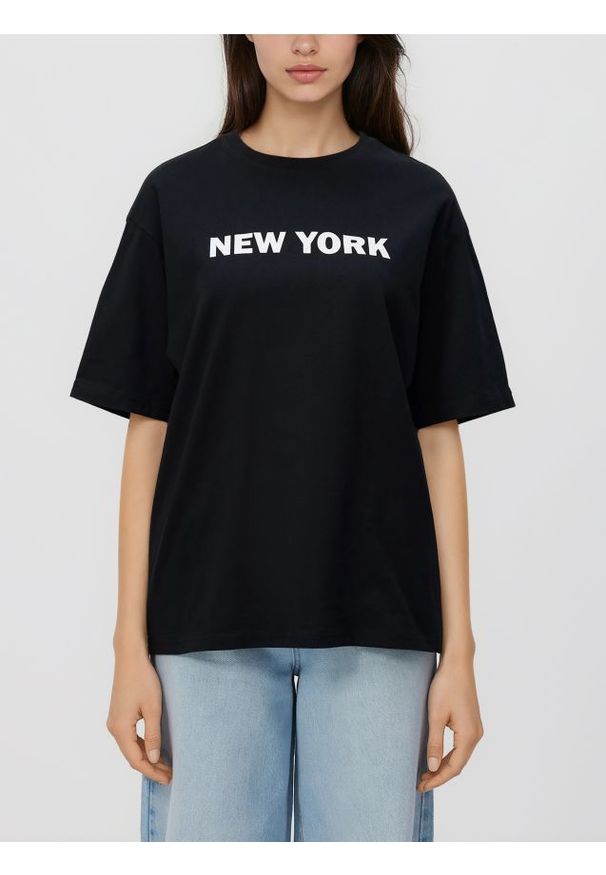 Reserved - T-shirt z nadrukiem - czarny. Kolor: czarny. Materiał: bawełna. Wzór: nadruk