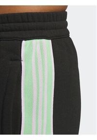 Adidas - adidas Spodnie dresowe Tape HM1530 Czarny Regular Fit. Kolor: czarny. Materiał: bawełna, dresówka #3