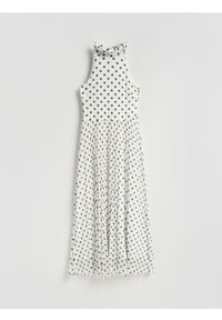 Reserved - Plisowana sukienka z wiązaniem - biały. Kolor: biały. Materiał: dzianina