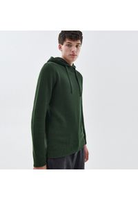 Cropp - Sweter z kapturem - Khaki. Typ kołnierza: kaptur. Kolor: brązowy