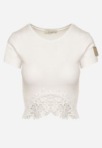 Born2be - Biały Prążkowany T-shirt Zdobiony Koronką Lizeira. Okazja: na co dzień. Kolor: biały. Materiał: prążkowany, koronka. Wzór: aplikacja, koronka. Styl: casual #4