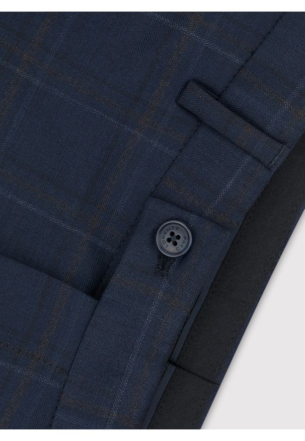 Pako Lorente - PAKO LORENTE – Granatowe spodnie garniturowe w kraciasty deseń. Kolor: niebieski. Materiał: poliester, wełna, lycra