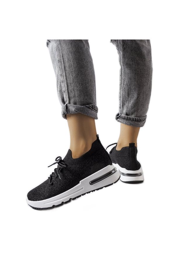 Inna Czarne sneakersy zdobione połyskującą nitką Randolph. Nosek buta: okrągły. Kolor: czarny. Wzór: aplikacja. Sezon: lato