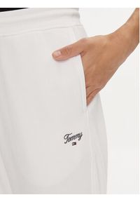 Tommy Jeans Spodnie dresowe Script DW0DW17771 Biały Relaxed Fit. Kolor: biały. Materiał: syntetyk, bawełna #5
