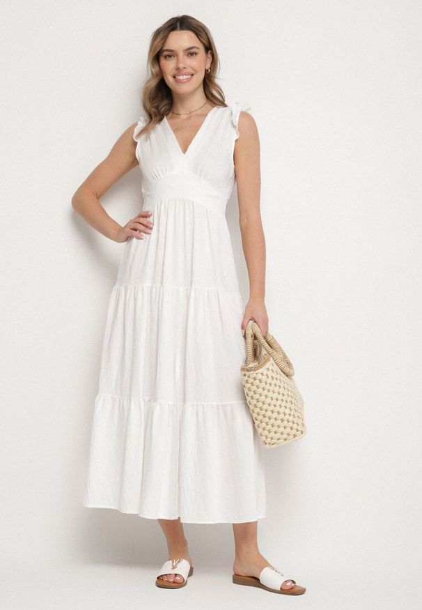 Born2be - Biała Wiskozowa Sukienka z Falbankami Sadoline. Okazja: na co dzień. Typ kołnierza: kołnierz z falbankami. Kolor: biały. Materiał: wiskoza. Styl: casual, boho