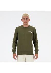 Bluza męska New Balance MT03911DMO – zielona. Typ kołnierza: bez kaptura. Kolor: zielony. Materiał: bawełna, poliester. Wzór: napisy