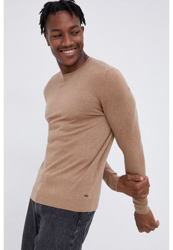 Tom Tailor Sweter męski kolor brązowy. Okazja: na co dzień. Kolor: brązowy. Materiał: materiał, jedwab, tkanina, dzianina. Długość rękawa: długi rękaw. Długość: długie. Styl: casual