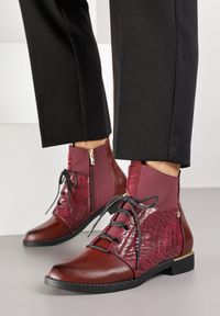 Born2be - Bordowe Botki Vices Typu Trzewiki ze Wzorem w Stylu Krokodyla Alerriva. Okazja: na co dzień. Zapięcie: zamek. Kolor: czerwony. Materiał: jeans, skóra. Styl: casual, elegancki