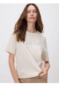 Reserved - T-shirt z haftowanym napisem - beżowy. Kolor: beżowy. Materiał: bawełna, dzianina. Wzór: haft, napisy