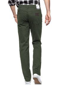 Wrangler - WRANGLER SPODNIE MĘSKIE TEXAS MOSS GREEN W121TA221 112126200 #5