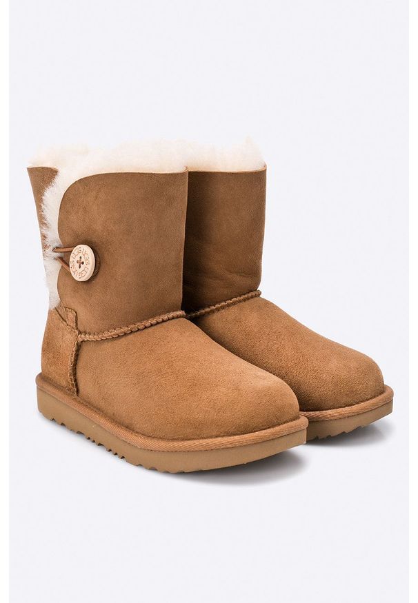 Ugg - UGG - Obuwie zimowe Bailey Buton. Nosek buta: okrągły. Kolor: brązowy. Materiał: wełna. Sezon: zima