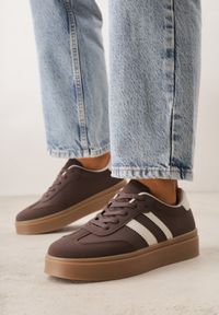 Born2be - Brązowe Sneakersy VICES na Grubej Kauczukowej Podeszwie z Paskami Zidina. Okazja: na co dzień. Zapięcie: pasek. Kolor: brązowy. Materiał: kauczuk. Sport: tenis #1