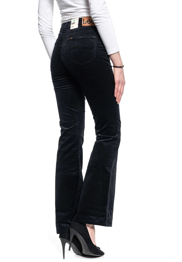 Lee - LEE BREESE FLARE DAMSKIE SPODNIE SZTRUKSOWE BLACK L32YQG01 112107757. Materiał: sztruks