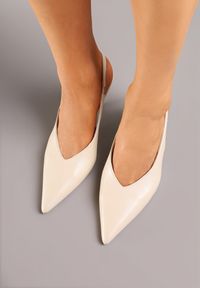 Renee - Beżowe Sandały Vices Slingback na Obcasie Tilarina. Okazja: na co dzień. Kolor: beżowy. Obcas: na obcasie. Styl: casual, elegancki. Wysokość obcasa: średni #5