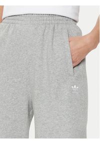 Adidas - adidas Spodnie dresowe Essentials Fleece IY9638 Szary Loose Fit. Kolor: szary. Materiał: bawełna #4