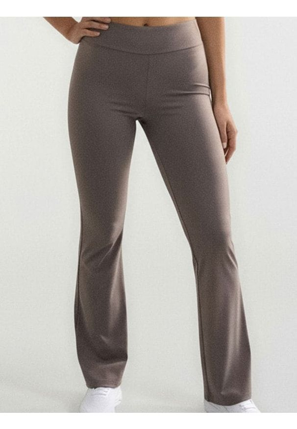 Sinsay - Sportowe legginsy flare - kremowy. Kolor: kremowy. Styl: sportowy