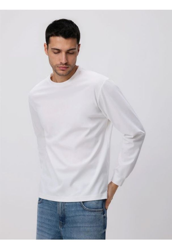 Reserved - Longsleeve z bawełną - biały. Kolor: biały. Materiał: bawełna. Długość rękawa: długi rękaw. Wzór: gładki