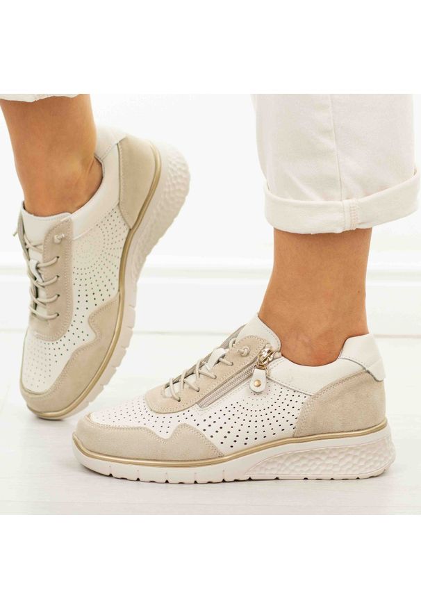 Beżowe skórzane ażurowe półbuty damskie Filippo Dp7605/26. Okazja: na co dzień. Kolor: beżowy. Materiał: skóra. Szerokość cholewki: normalna. Wzór: ażurowy. Sezon: wiosna, lato, jesień. Obcas: na koturnie. Styl: casual