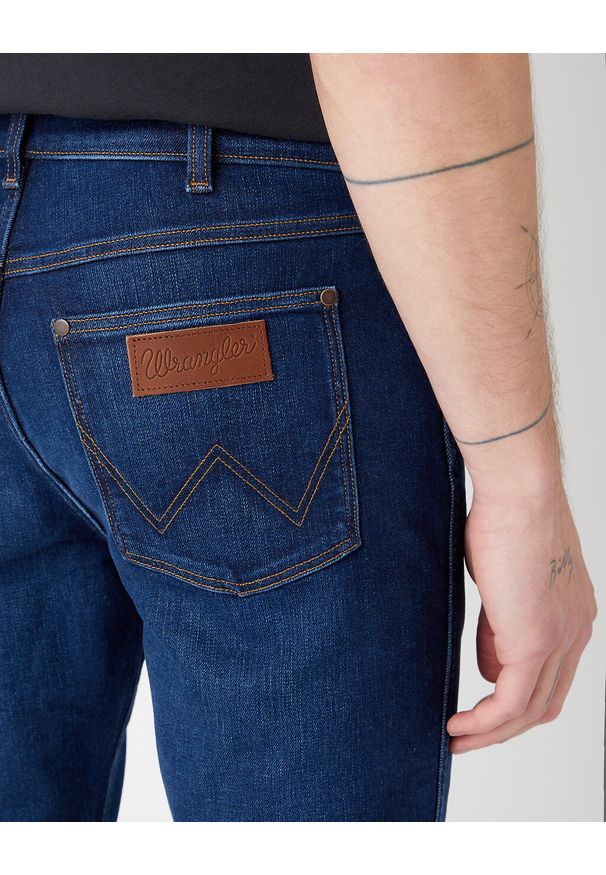 Wrangler - WRANGLER MESKIE SPODNIE JEANSOWE LARSTON BRUSHED STONE W18SMQ395
