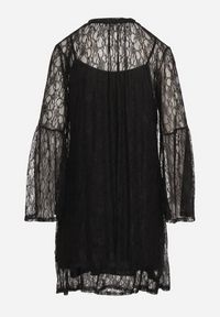 Born2be - Czarna Koronkowa Sukienka o Pudełkowym Kroju z Rozszerzanymi Rękawami i Halką Vertilae. Okazja: na imprezę. Kolor: czarny. Materiał: koronka. Długość rękawa: na ramiączkach. Wzór: koronka. Styl: elegancki #6