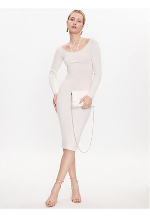 Guess Sukienka dzianinowa W3RK35 Z30L1 Écru Slim Fit. Materiał: lyocell