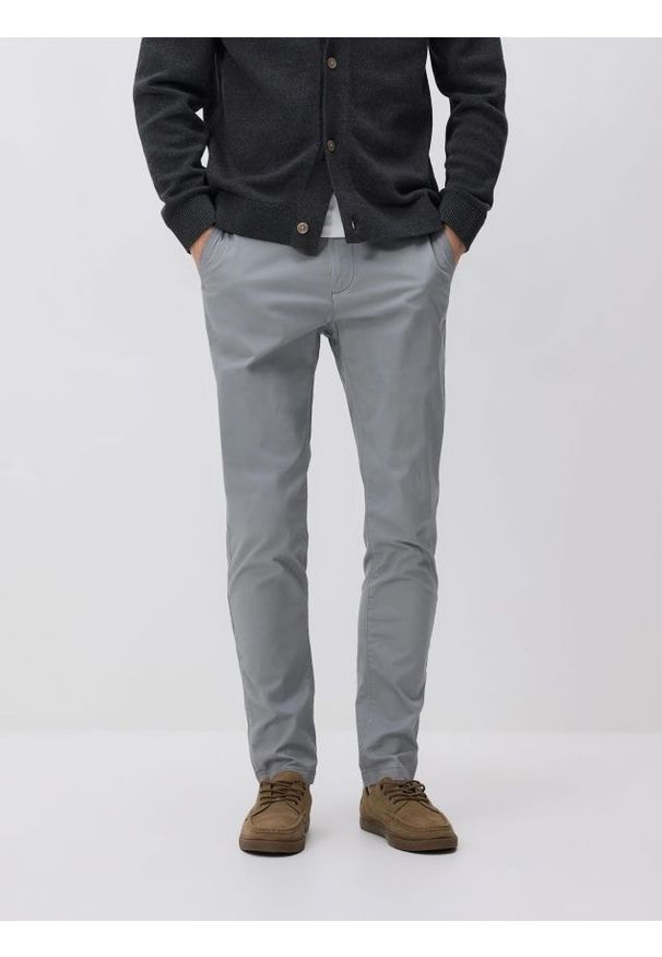 Reserved - Spodnie chino slim fit - jasnoszary. Kolor: szary. Materiał: tkanina, bawełna