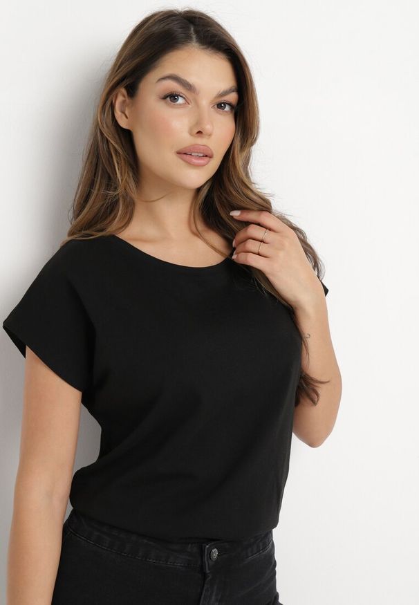 Born2be - Czarny T-shirt Bawełniany z Krótkim Rękawem Erestusia. Okazja: na co dzień. Kolor: czarny. Materiał: bawełna. Długość rękawa: krótki rękaw. Długość: krótkie. Styl: elegancki, casual