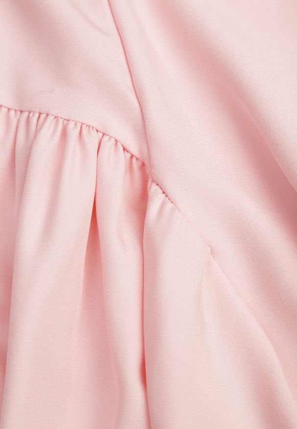 Born2be - Różowa Rozkloszowana Sukienka na Ramiączkach z Kwadratowym Dekoltem Sastorea. Okazja: na spacer, na imprezę. Typ kołnierza: dekolt kwadratowy. Kolor: różowy. Materiał: jeans. Długość rękawa: na ramiączkach. Wzór: aplikacja. Sezon: lato. Styl: wizytowy