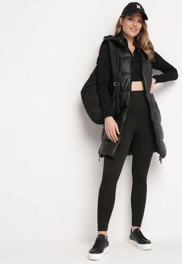 Born2be - Czarna Pikowana Kamizelka z Kapturem i Obustronnym Suwakiem Trilasa. Typ kołnierza: kaptur. Kolor: czarny. Styl: elegancki