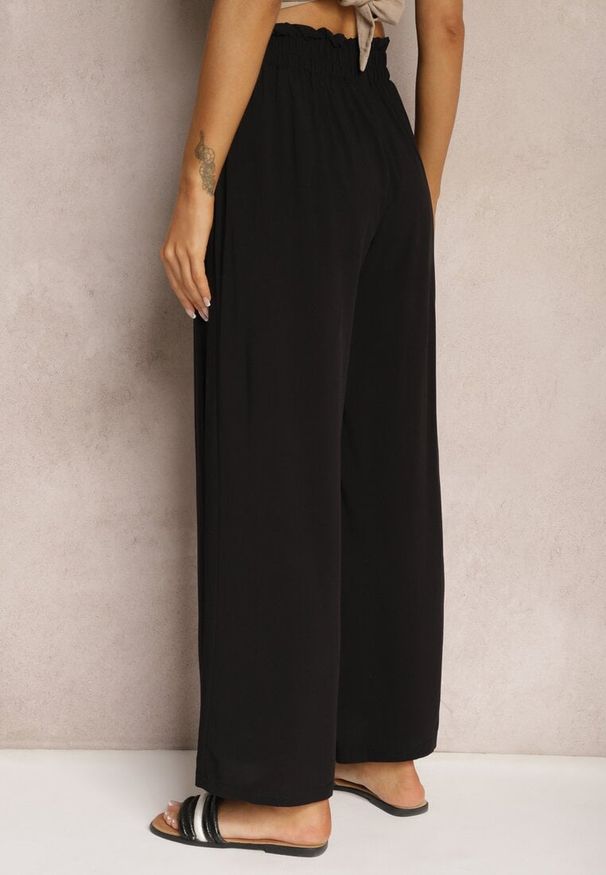 Renee - Czarne Spodnie Palazzo High Waist z Bawełny Wykończone Gumką w Talii Nellsea. Okazja: na co dzień. Stan: podwyższony. Kolor: czarny. Materiał: bawełna. Styl: elegancki, casual