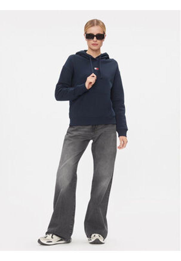 Tommy Jeans Bluza Badge DW0DW17326 Granatowy Boxy Fit. Kolor: niebieski. Materiał: bawełna