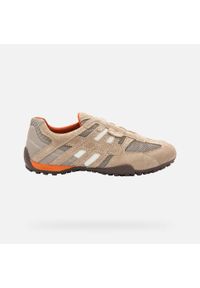 Buty do chodzenia męskie Geox U Snake Beigedk Orange. Okazja: na co dzień. Zapięcie: sznurówki. Kolor: pomarańczowy, wielokolorowy, beżowy, żółty. Materiał: mesh, materiał. Szerokość cholewki: normalna. Sport: turystyka piesza